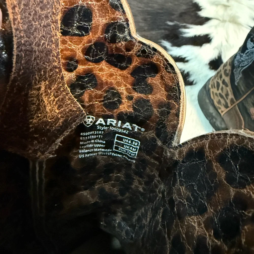 Brown and Black Western Cowboy Boots - Picture 3 of 4